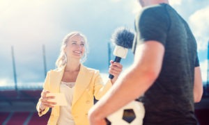 Aprende qué necesitas para estudiar periodismo deportivo